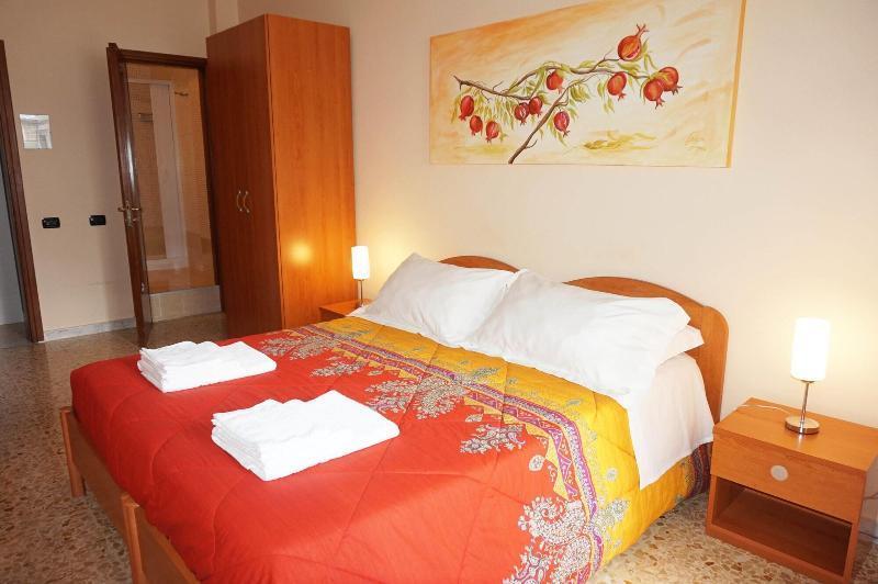 B&B Piazza 300Mila Lecce Eksteriør billede